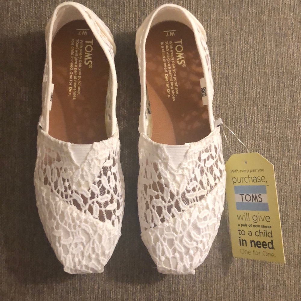 Toms Classic White Lace shoes. Never worn.
